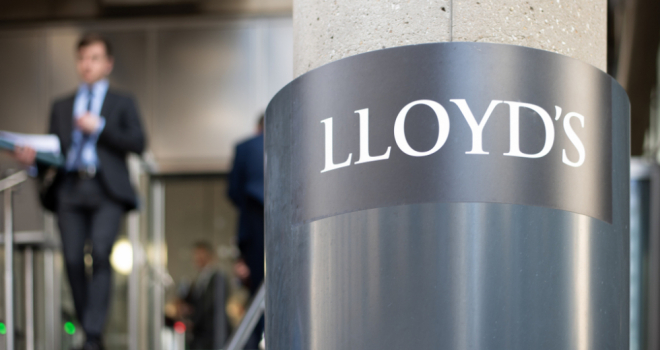 building with Lloyd's sign 