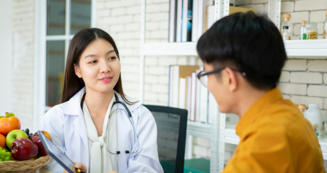 Patient speaking with a doctor 